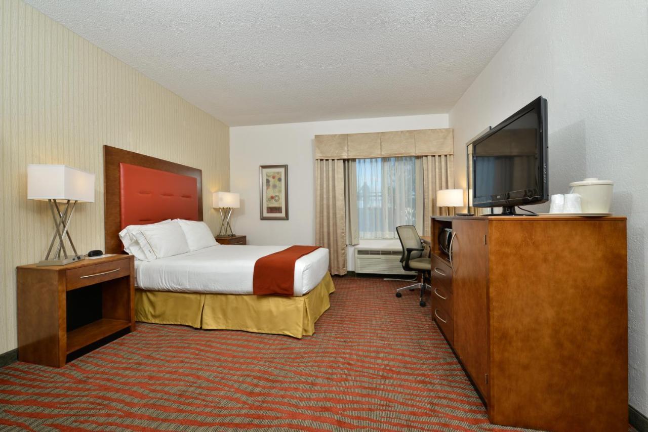 Holiday Inn Express Boston-Milford By Ihg מראה חיצוני תמונה
