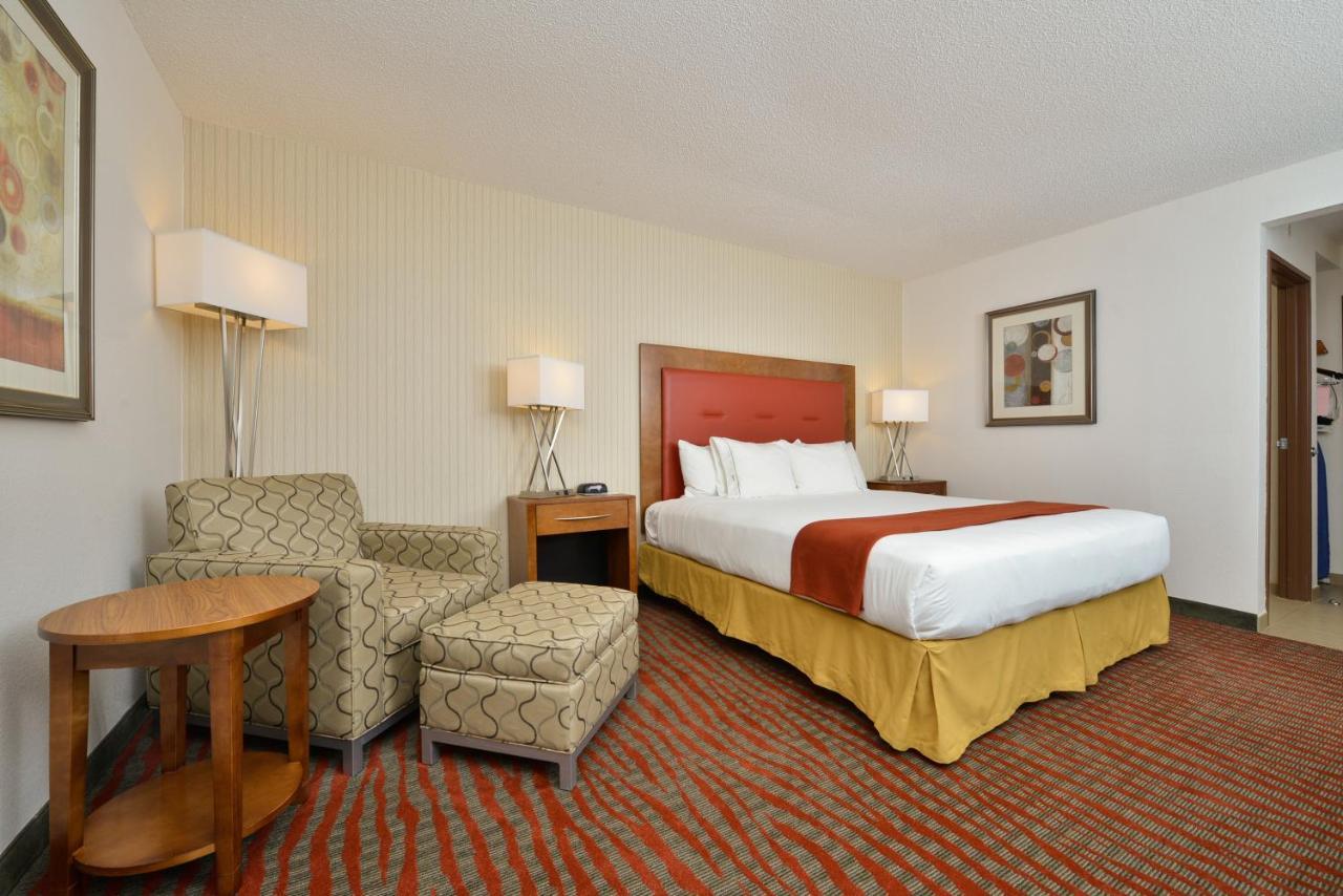 Holiday Inn Express Boston-Milford By Ihg מראה חיצוני תמונה