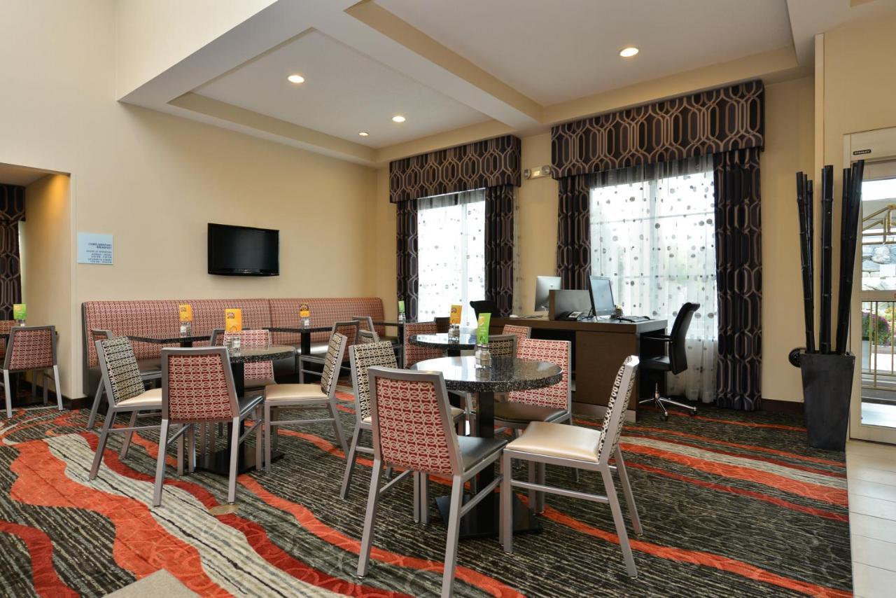Holiday Inn Express Boston-Milford By Ihg מראה חיצוני תמונה