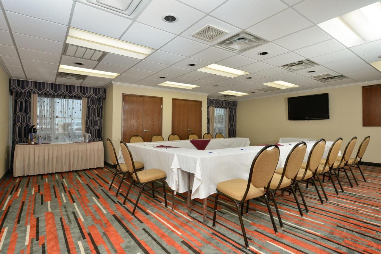 Holiday Inn Express Boston-Milford By Ihg מראה חיצוני תמונה