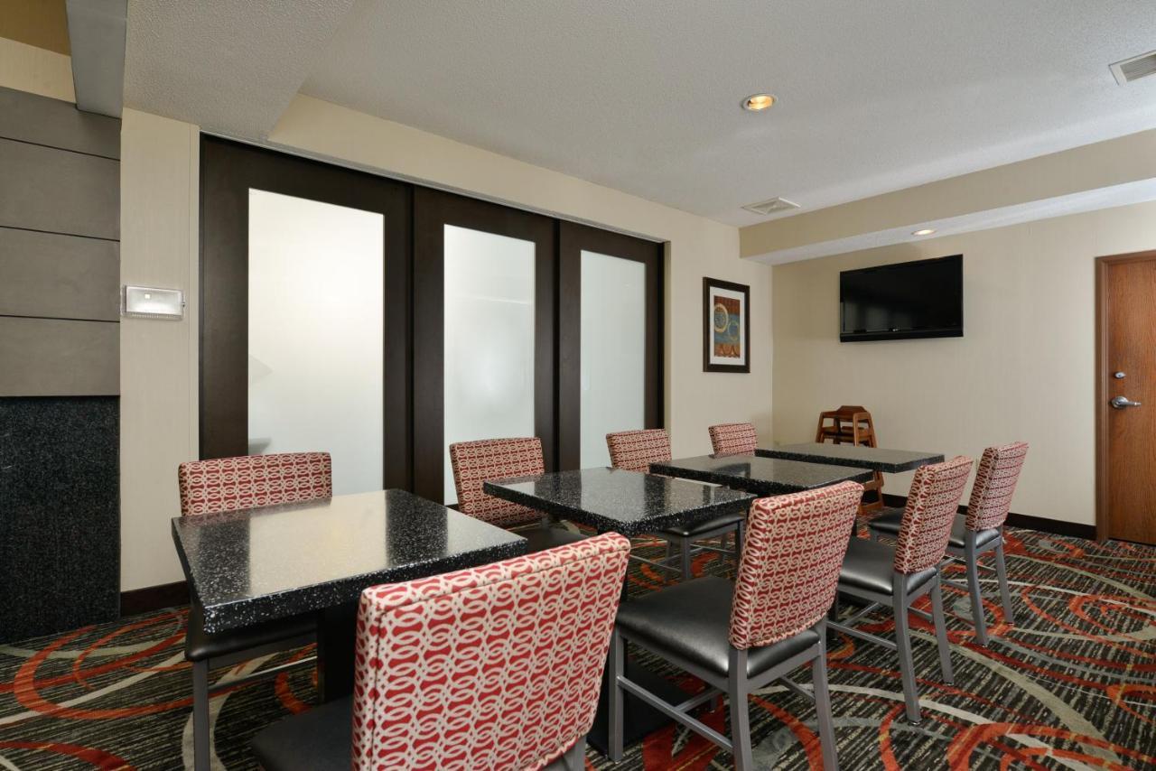 Holiday Inn Express Boston-Milford By Ihg מראה חיצוני תמונה