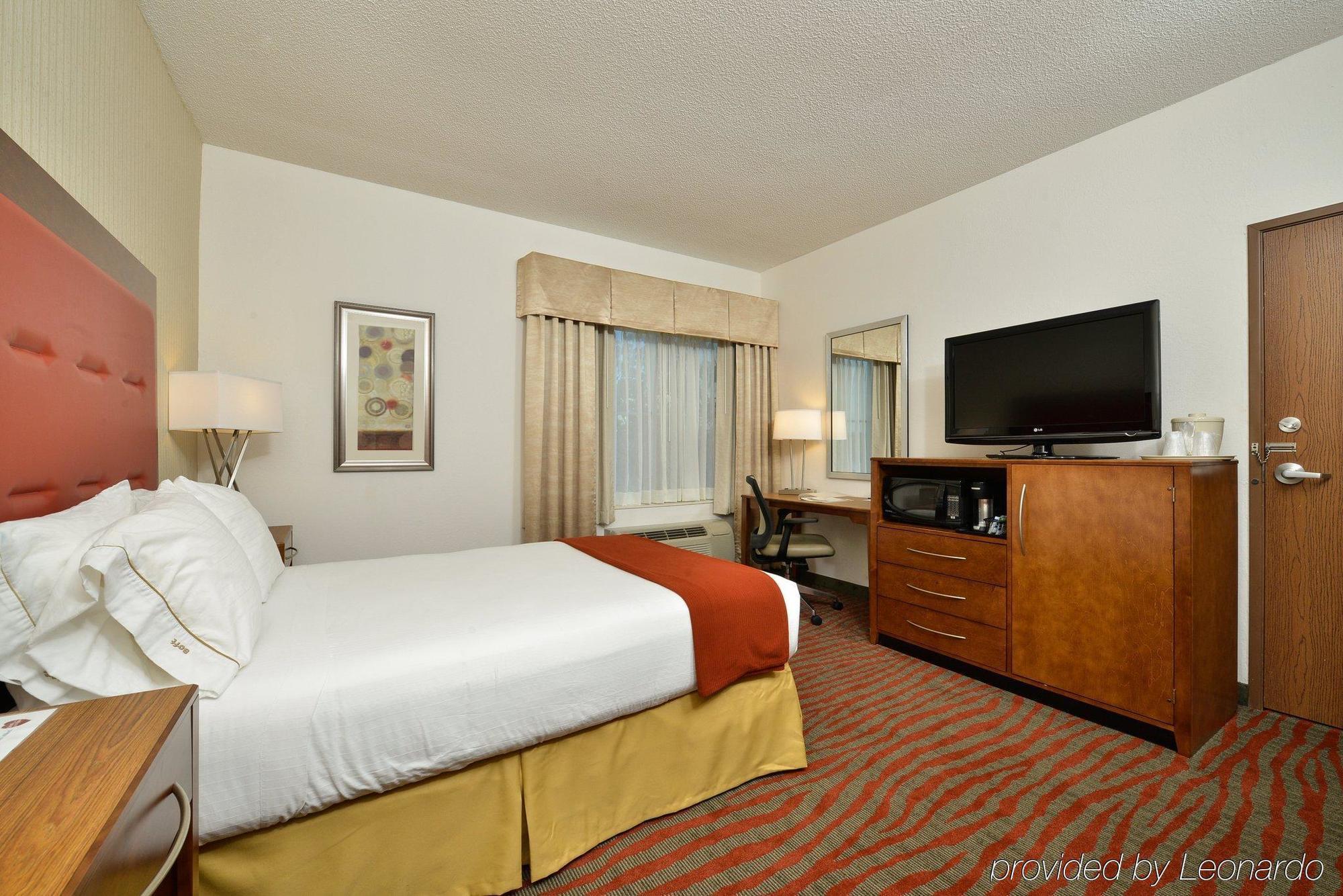 Holiday Inn Express Boston-Milford By Ihg מראה חיצוני תמונה